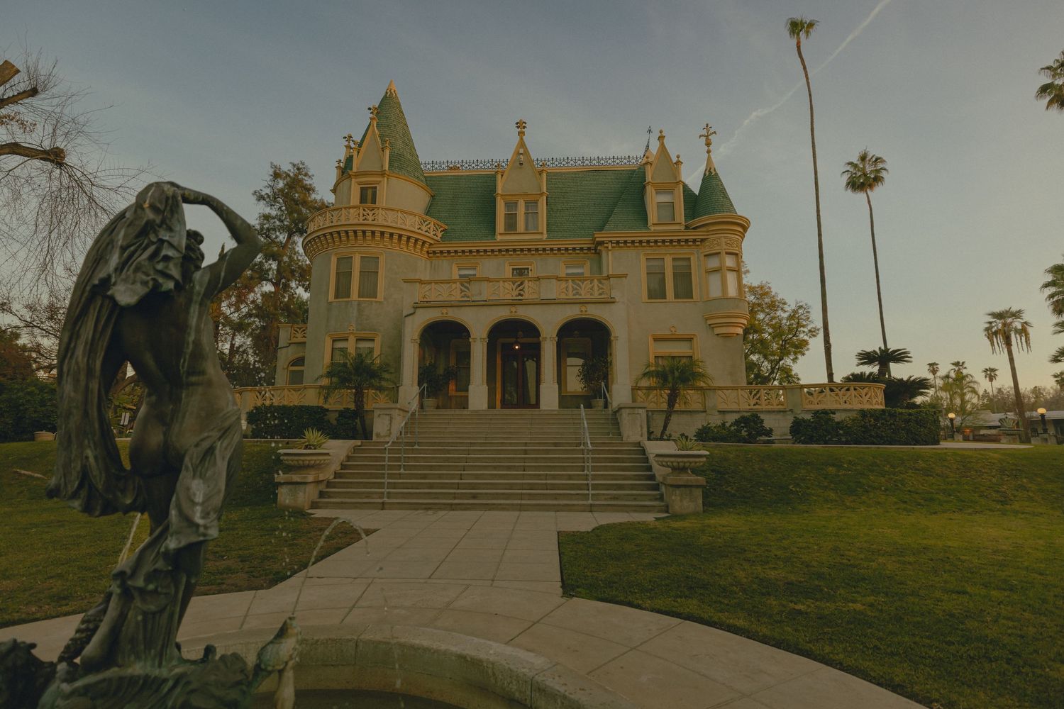 Victorian mansion for Engagement photos and Wedding Venues in Southern California