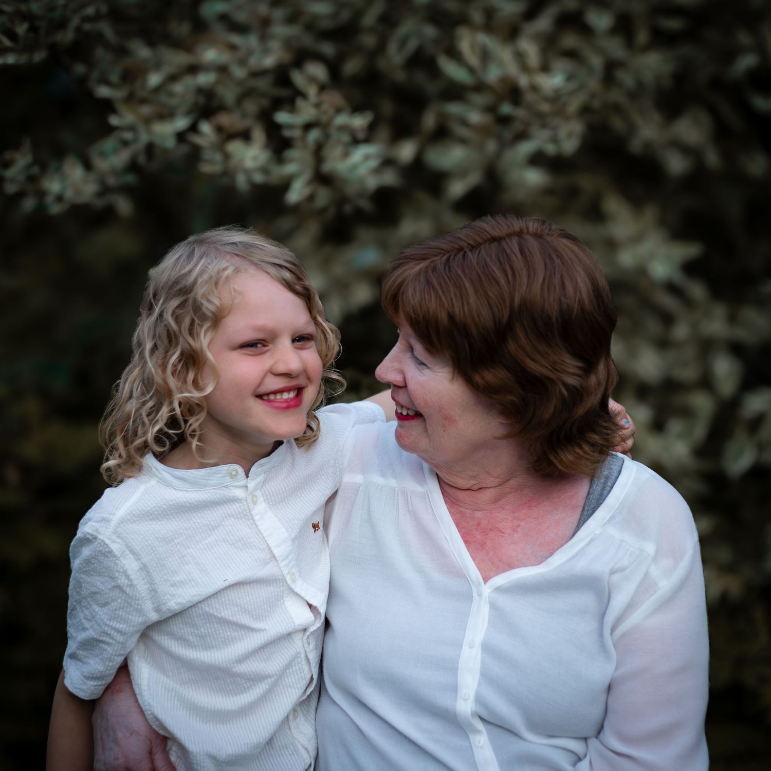 Barnfotograf. Barnfotografering. Syskonfotografering. Familjefotograf. Gravidfotograf. Tyresö Stockholm