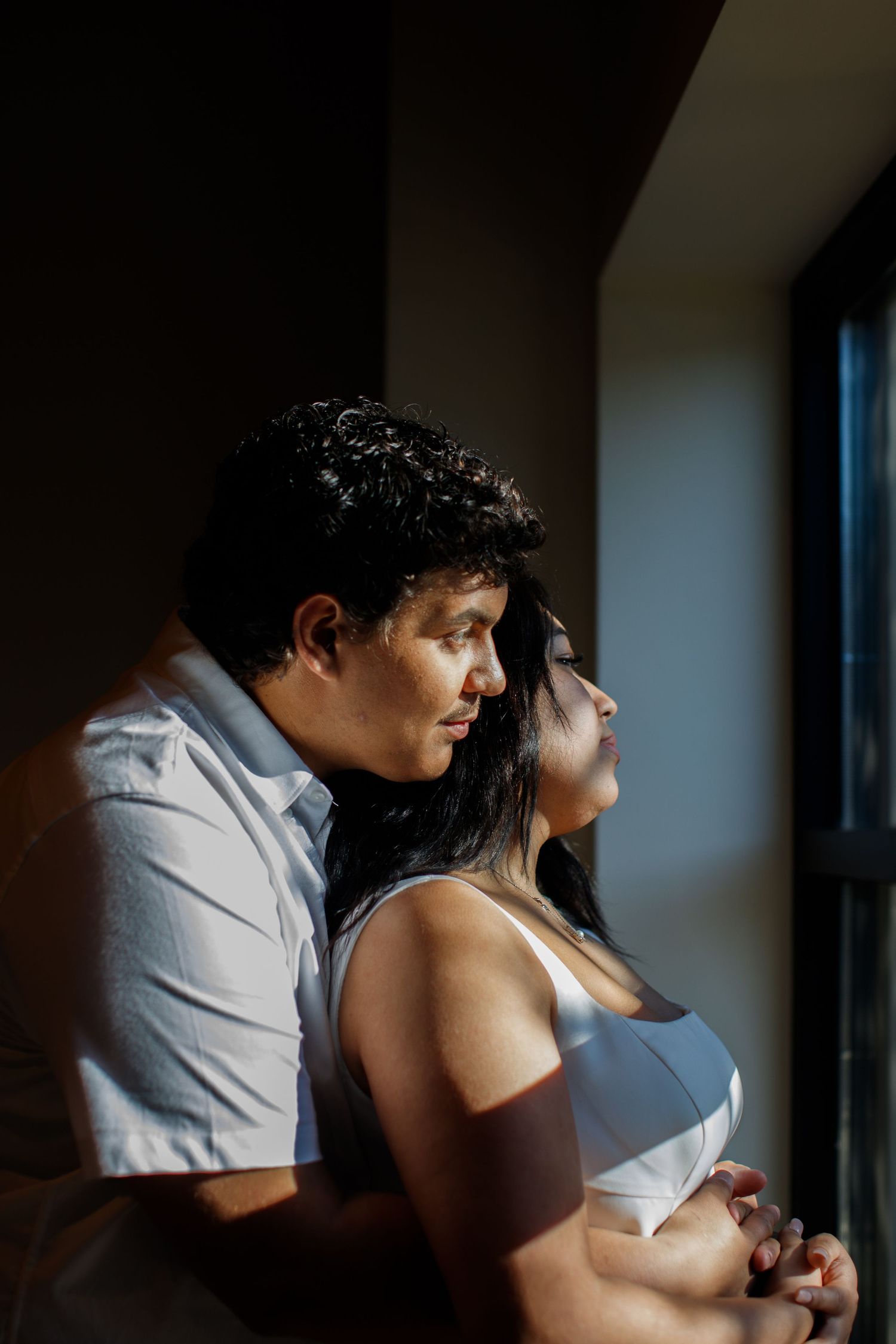 bride and groom posing ideas unique and different