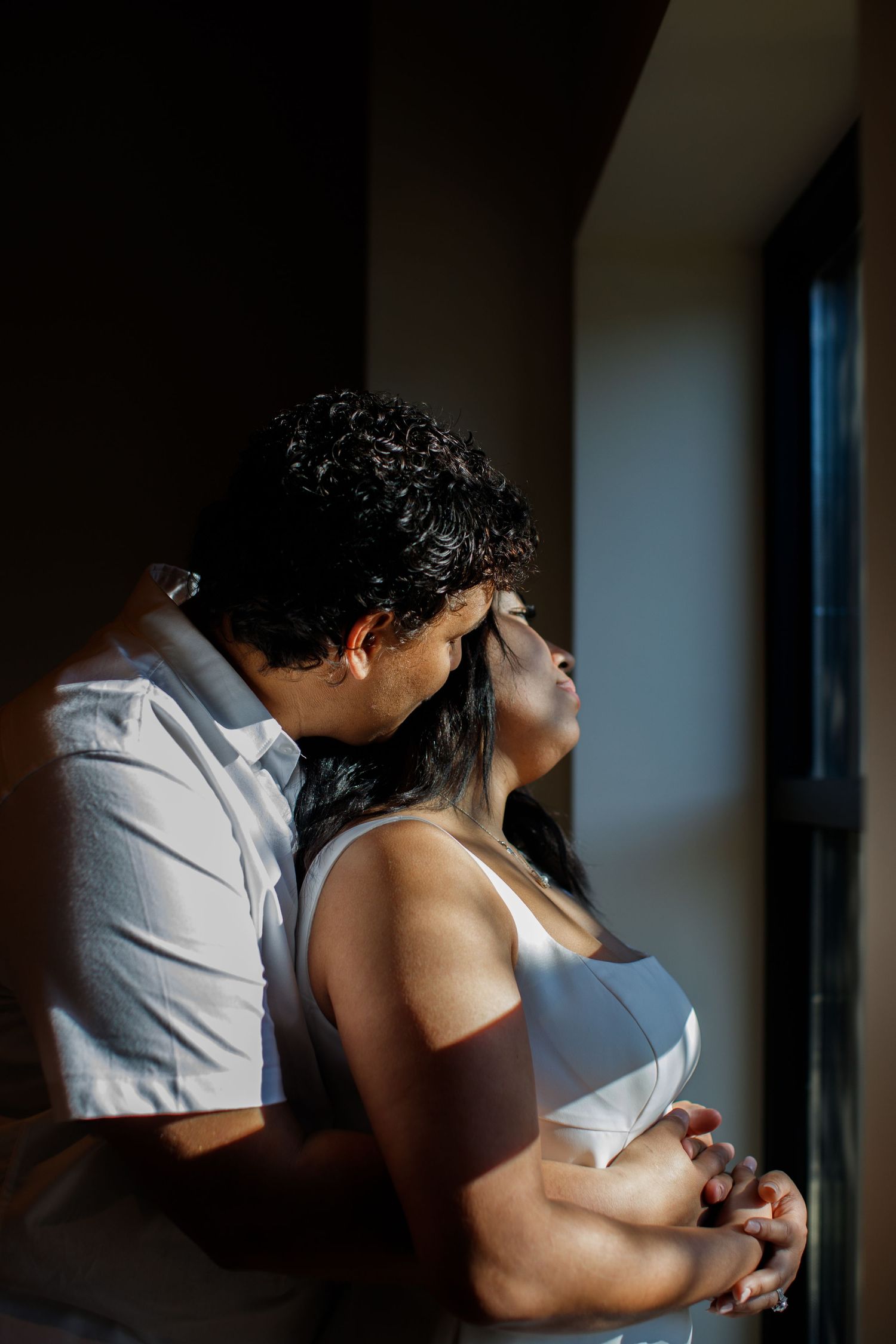bride and groom poses