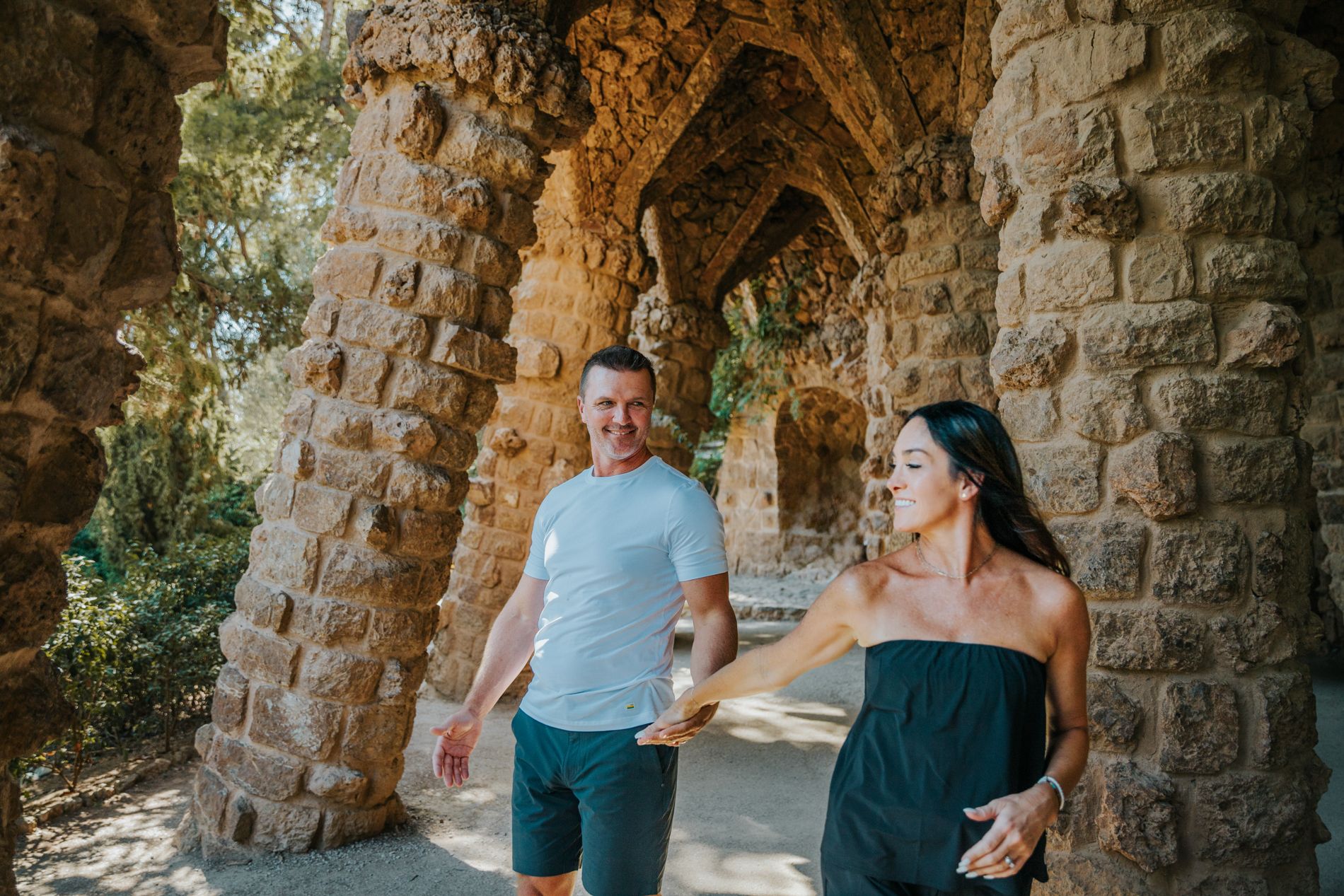 Couple celebrating their 20th wedding anniversary with a romantic photoshoot at Park Güell, Barcelona.