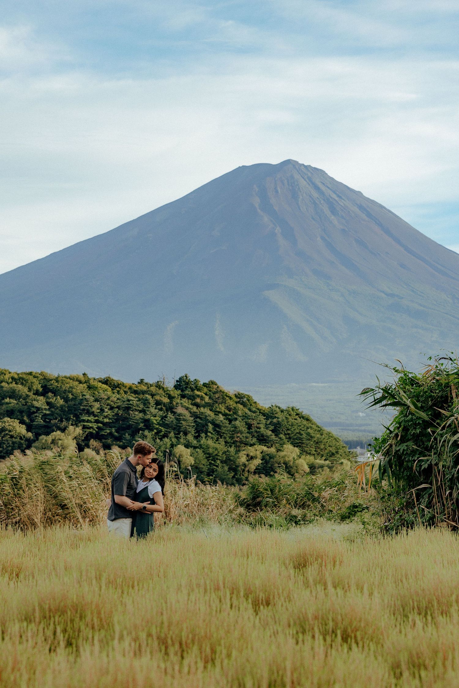 Engagement Photoshoot with background of Mount Fuji and Lake Kawaguchiko