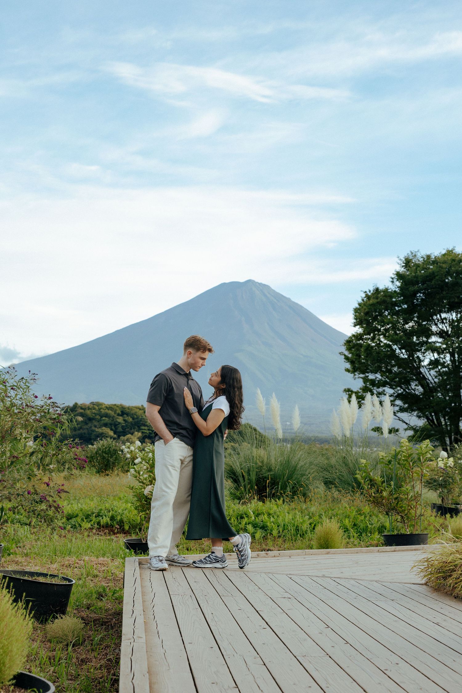 Engagement Photoshoot with background of Mount Fuji and Lake Kawaguchiko