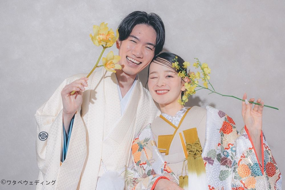 Couple in traditional Japanese kimono sitting on tatami mat in elegant room with ukiyo-e ceiling art. It's campaign. キャンペーン