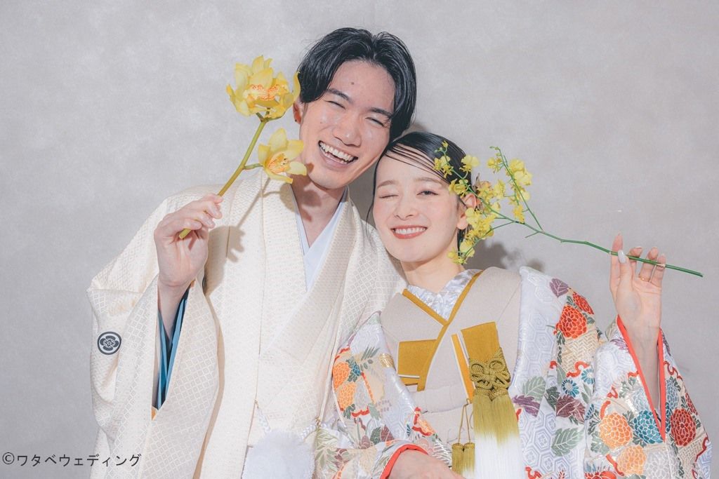 Couple in traditional Japanese kimono sitting on tatami mat in elegant room with ukiyo-e ceiling art. It's campaign. キャンペーン