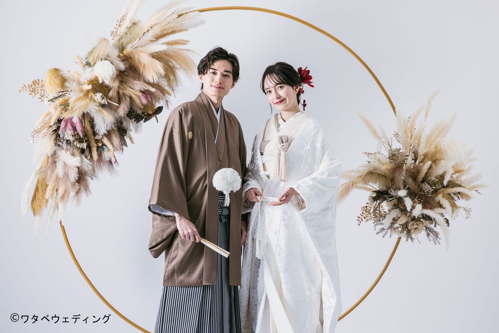 Couple in traditional Japanese kimono sitting on tatami mat in elegant room with ukiyo-e ceiling art. It's campaign. キャンペーン