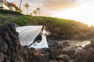 Wedding couple sunset photo at Wailea Beach Maui Hawaii