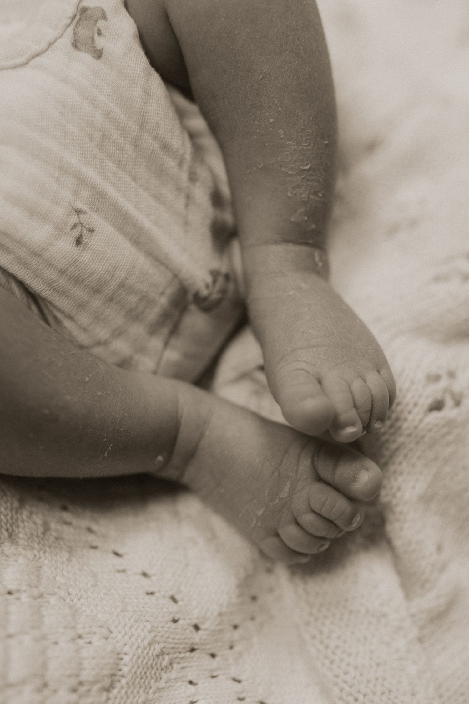 Baby feet captured by Northamptonshire Newborn Photographer Ellen Sear