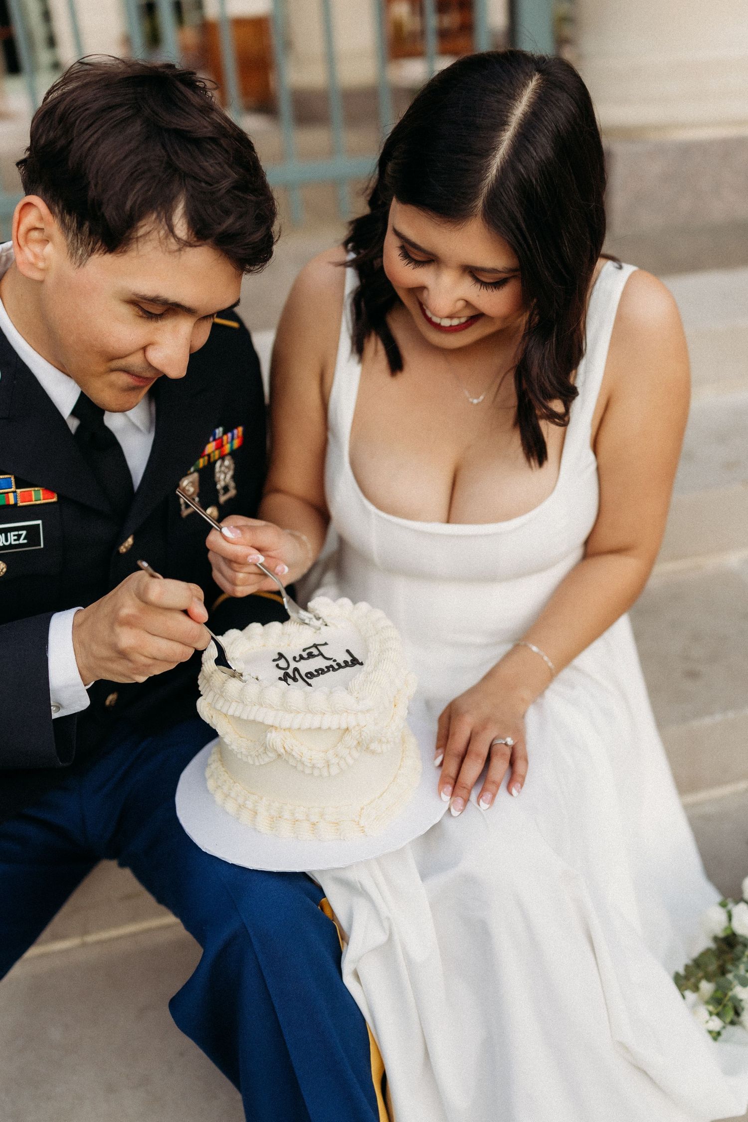 elope Nashville Photographer broadway celebration downtown elopement couple cake