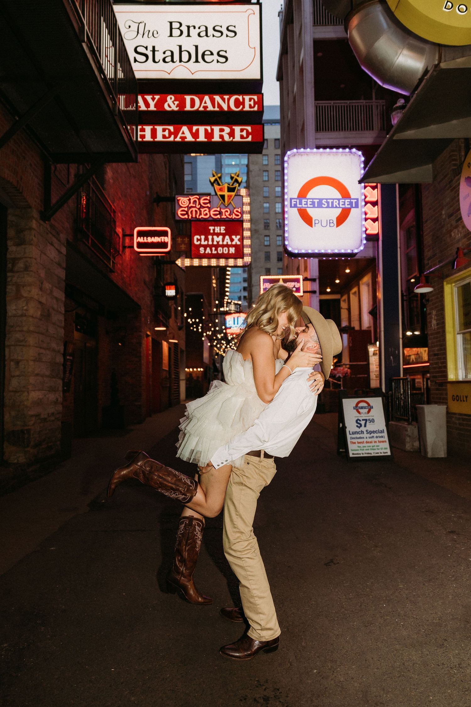 elope Nashville Photographer broadway celebration downtown elopement couple neon lights