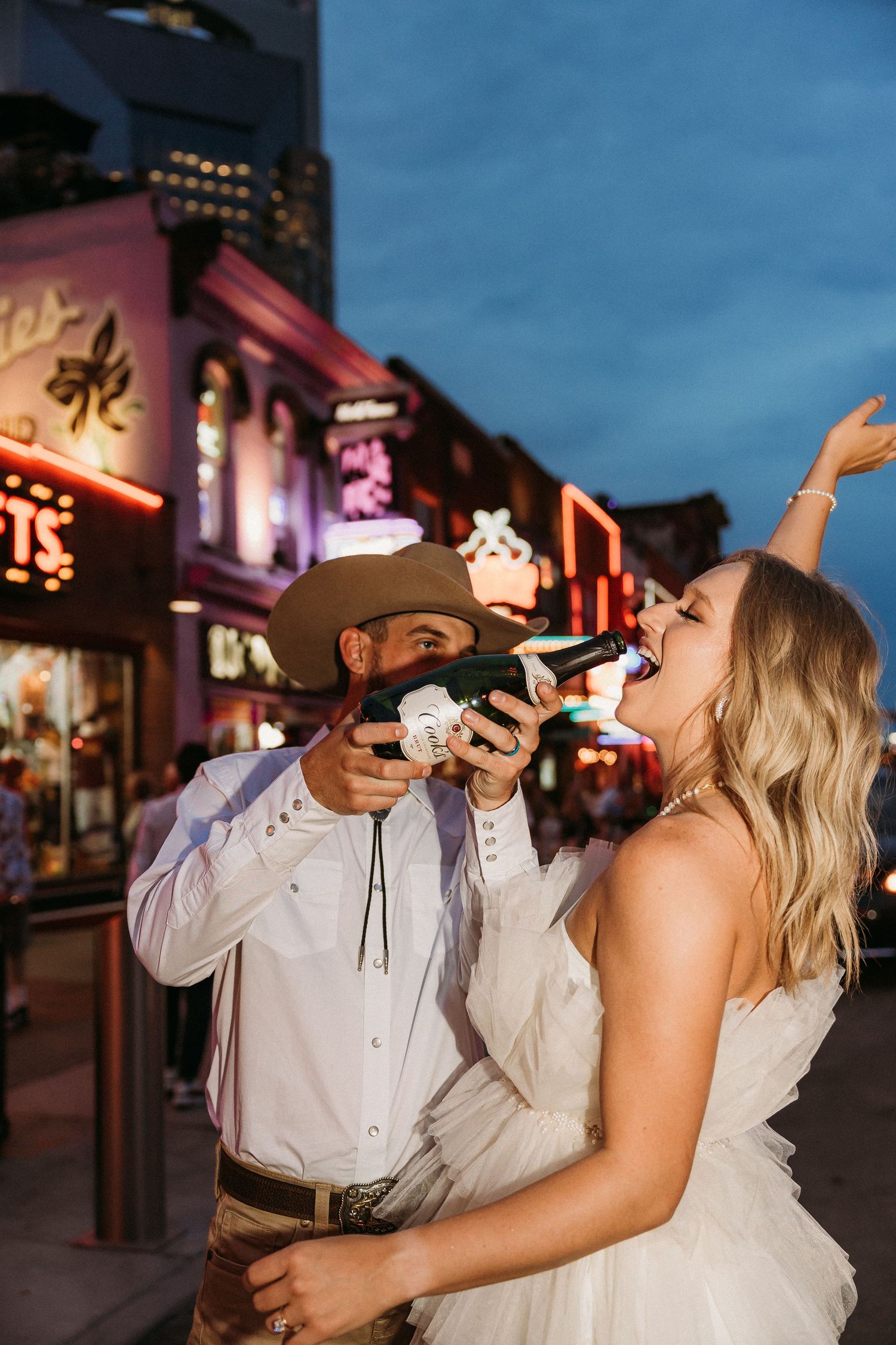 elope Nashville Photographer broadway celebration downtown elopement couple neon lights