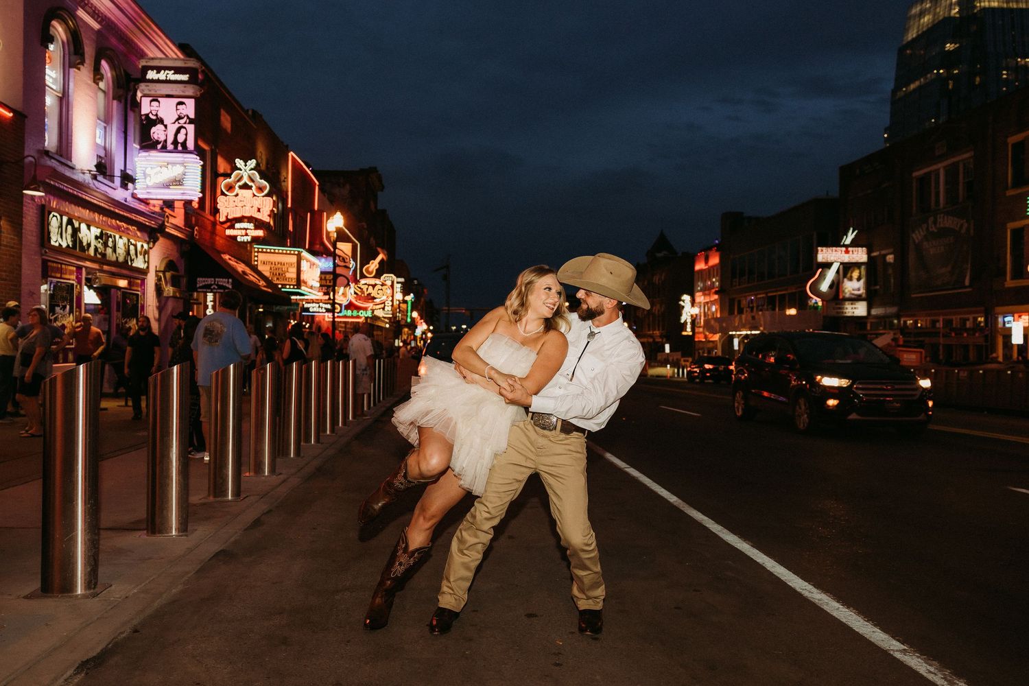 elope Nashville Photographer broadway celebration downtown elopement couple neon lights