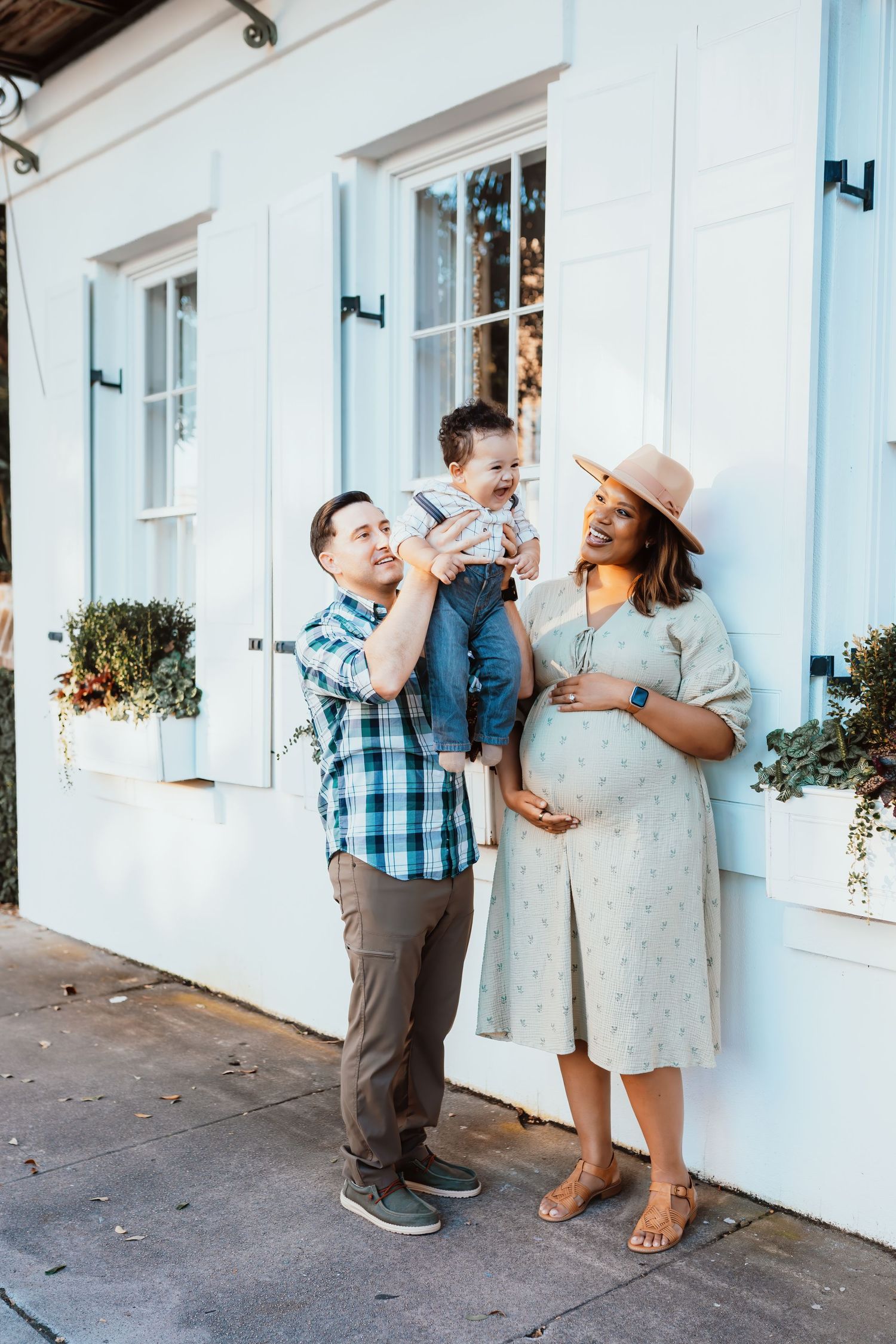 historic downtown, charleston, maternity, family, new baby, pregnancy, lifestyle