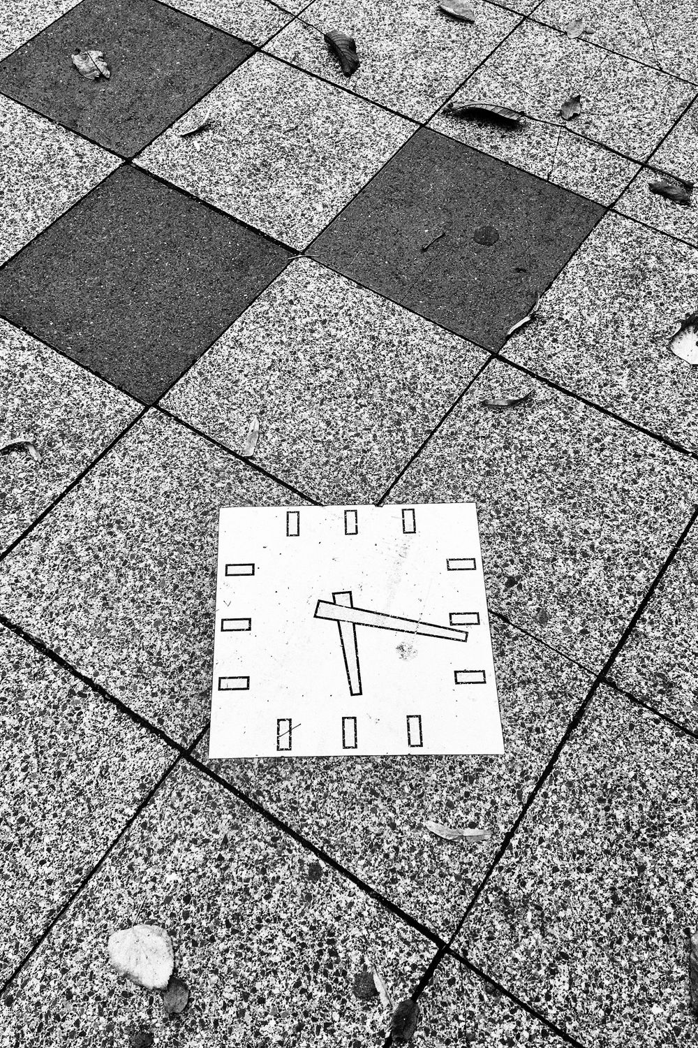A print on tiles depicting the time of the 1963 earthquake.