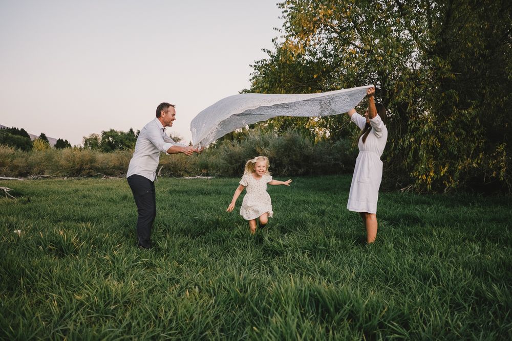 Huntsville Utah family photographer Michelle Deppe Photography outdoors
