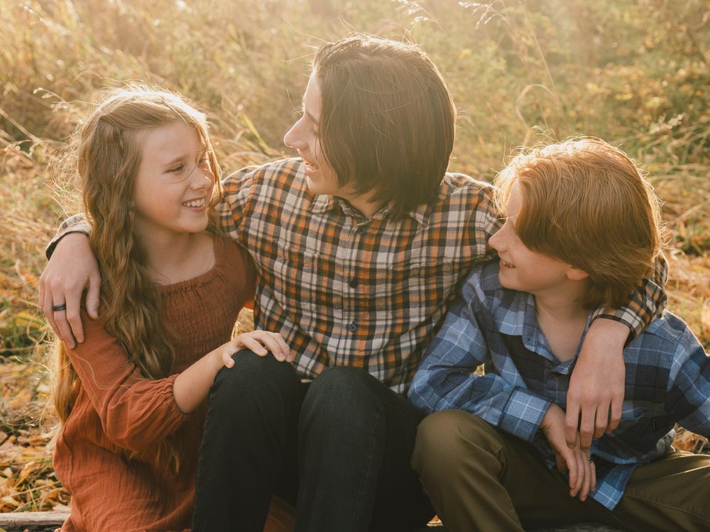 kids at Kay's creek parkway in Layton, Utah for family fall photos with Michelle Deppe Photography.
