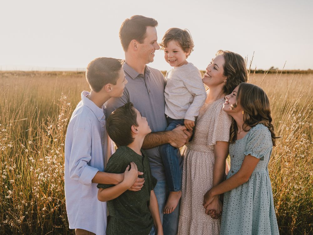 Bountiful Utah photographer Michelle Deppe Photography for fall family photos at shoreline preserves.