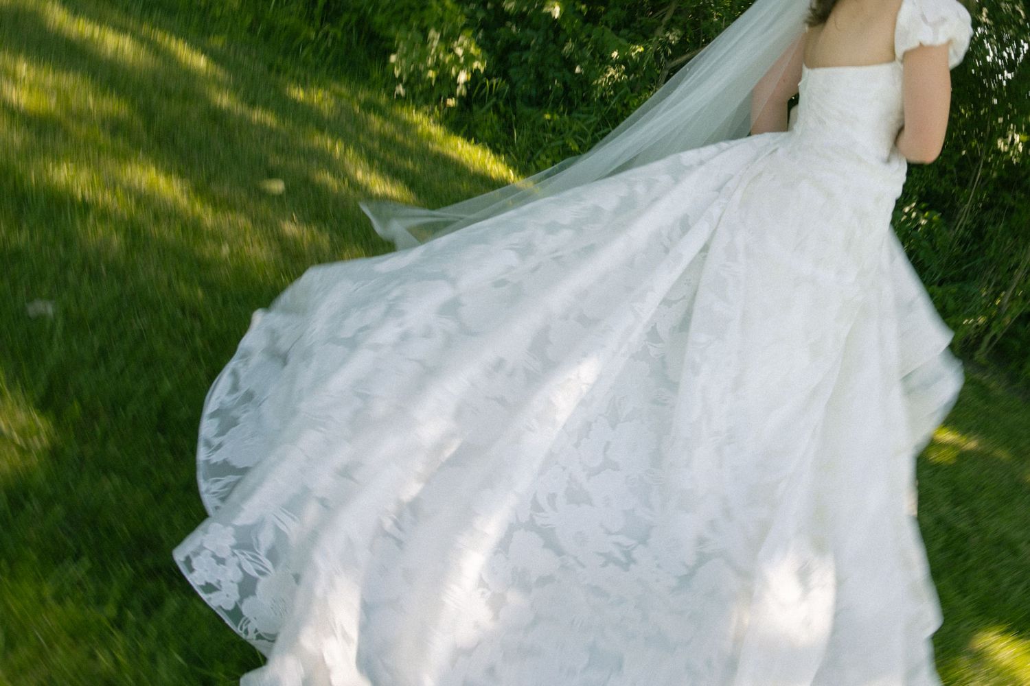 Specializing in timeless, romantic, and nostalgic wedding and couples photography, Isabelle Marie Photography captures your love story.