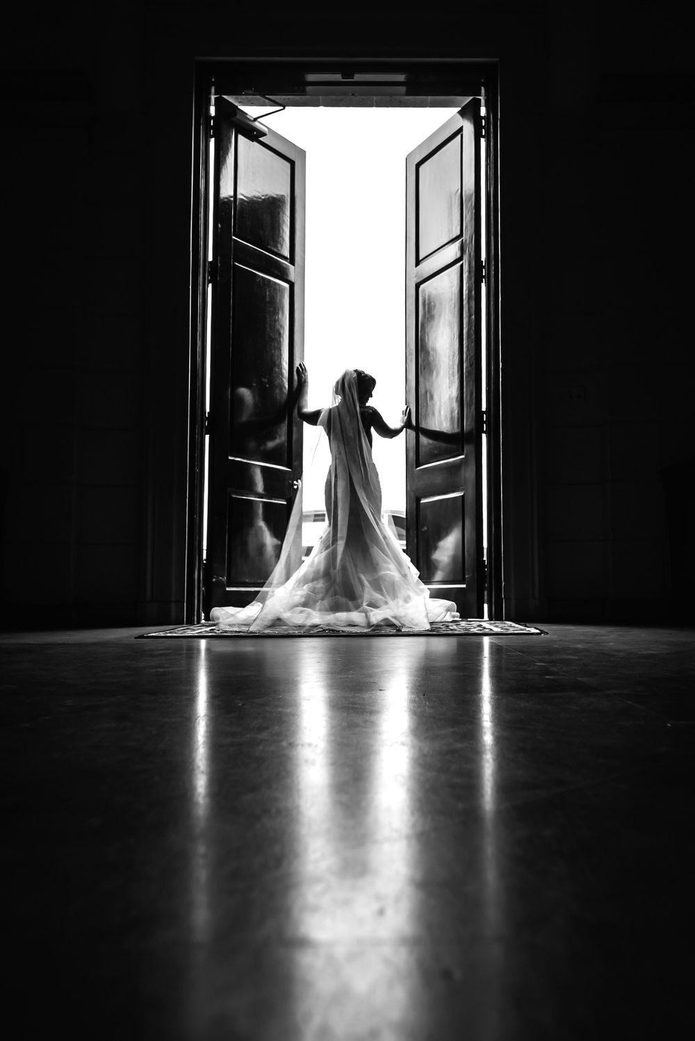Black and white wedding photos – classic, elegant, and unforgettable images.