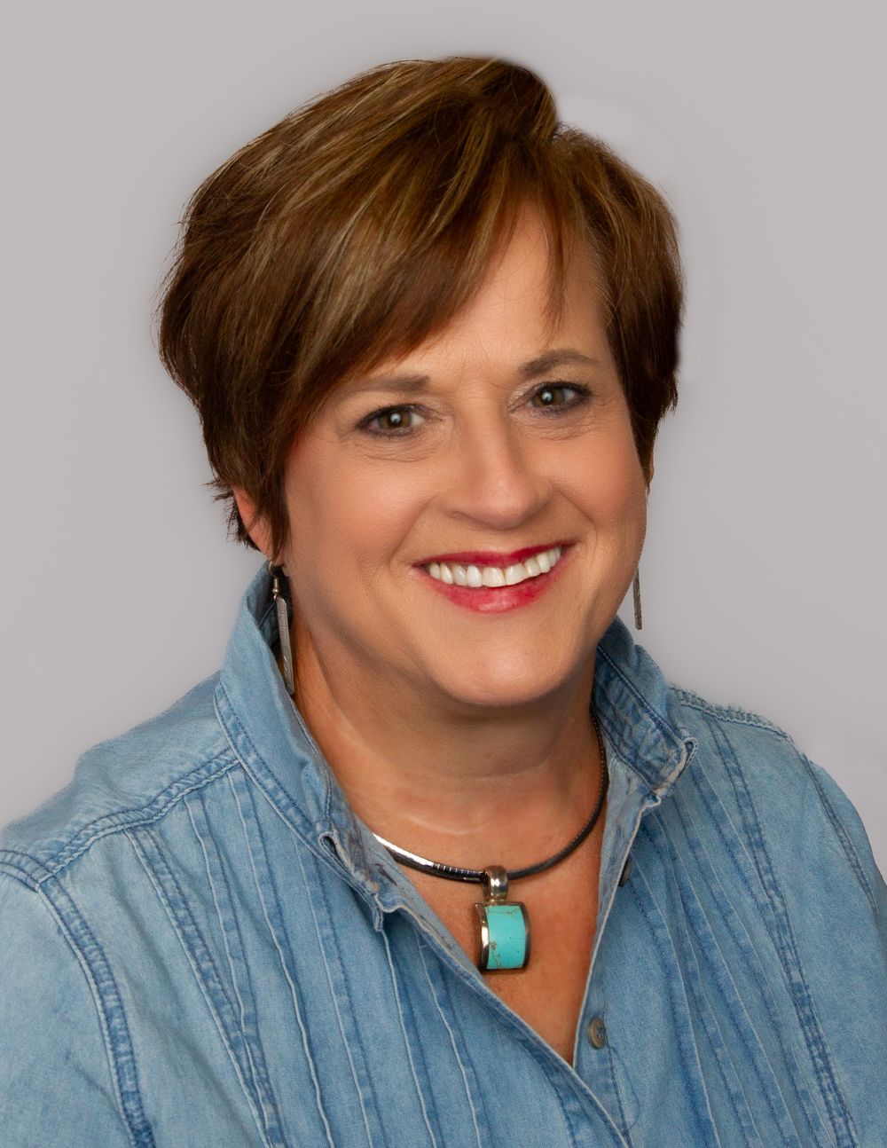 Golden Cam Studios + Gastonia, North Carolina Photographer + Fort Mill, South Carolina Photographer. Headshot of a business professional