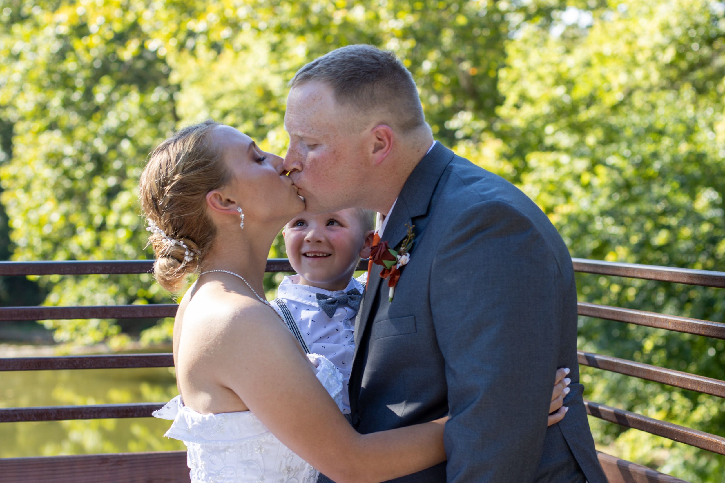 Wedding detail photos of rings engagement bridal photos cincinanti ohio travel photographer quality luxury attention to detail lifestyle