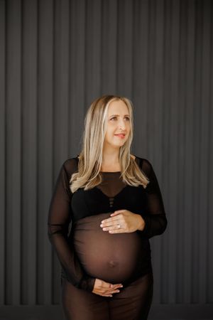 Maternity photography session in Spring, The Woodlands & Magnolia, TX by Anna Carreno Photography