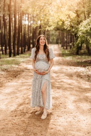 Maternity photography session in Spring, The Woodlands & Magnolia, TX by Anna Carreno Photography