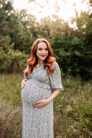 Maternity photography session in Spring, The Woodlands & Magnolia, TX by Anna Carreno Photography