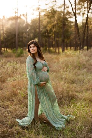 Maternity photography session in Spring, The Woodlands & Magnolia, TX by Anna Carreno Photography