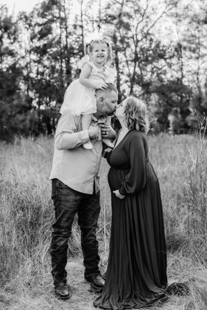 Maternity photography session in Spring, The Woodlands & Magnolia, TX by Anna Carreno Photography