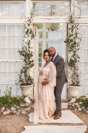 Maternity photography session in Spring, The Woodlands & Magnolia, TX by Anna Carreno Photography