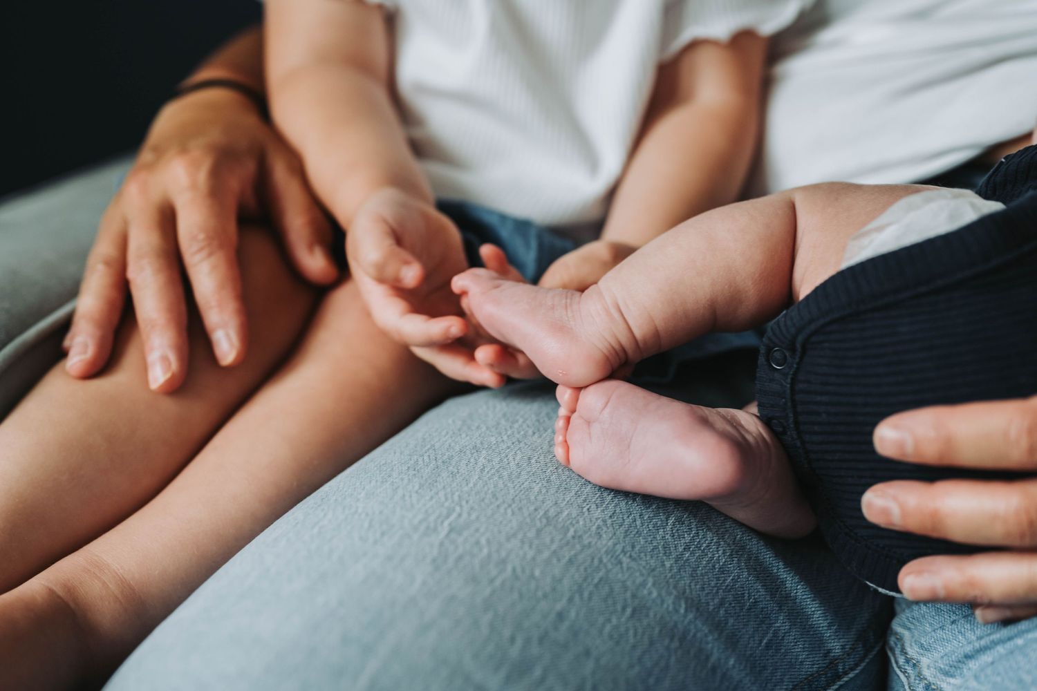 Tiny fingers and toes in newborn session with K. Manchuck Photography, Hudson, NY