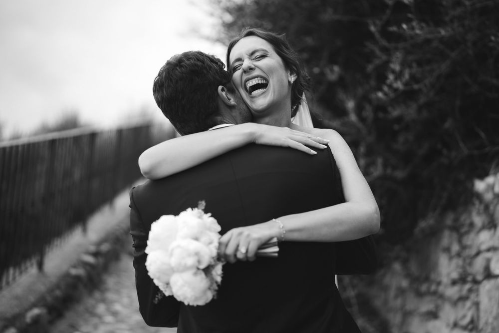 A beautiful embrace between the bride and groom during the couple's wedding photos in Cervo, Liguria.