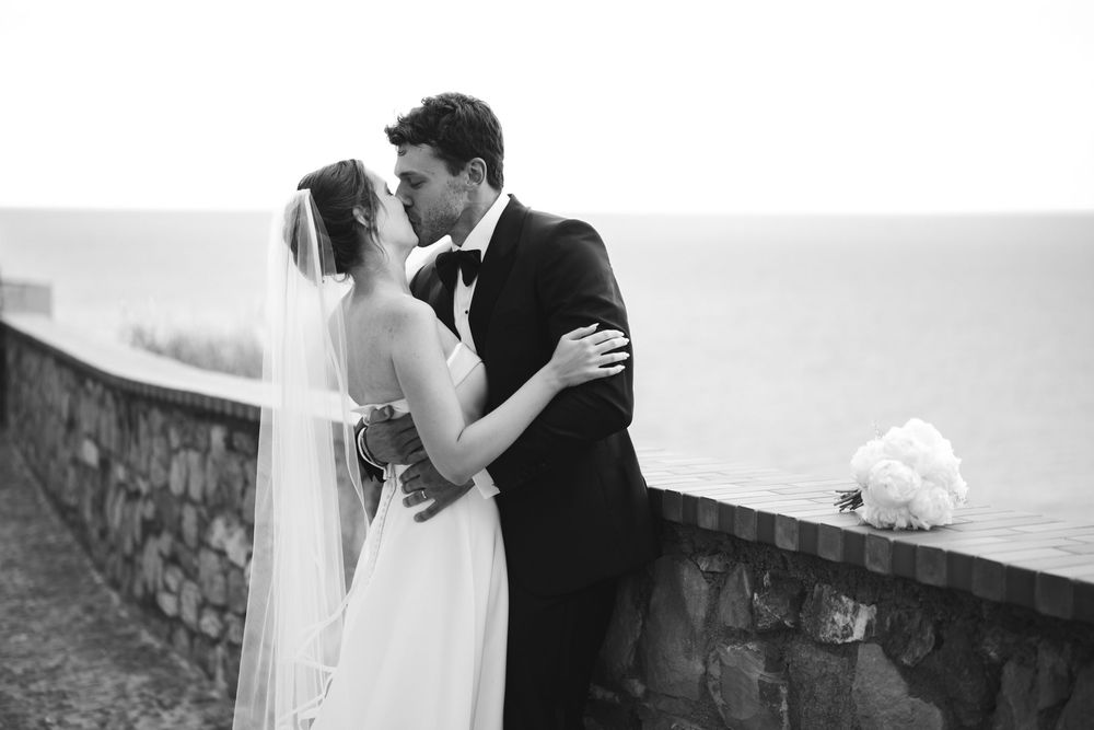 The kiss between the bride and groom during the couple's photo shoot in Cervo, Liguria