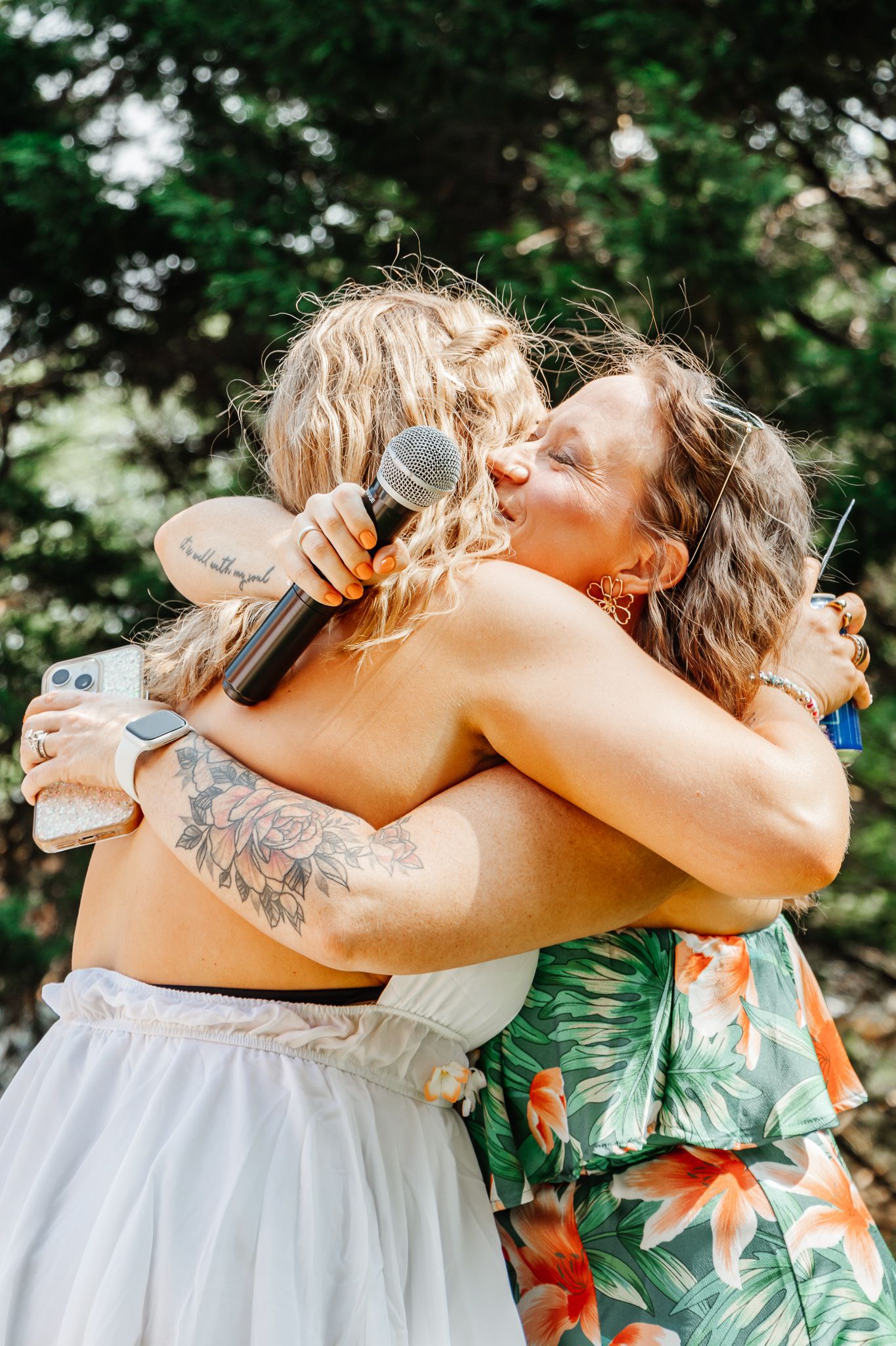 Bride & Matron of Honor Hugging | K Murphy Photos | Roanoke, Virginia | Wedding & Event Photography