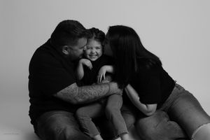 family portrait session in Pittsburgh by Camille Cupid Photography, natural editorial portraits near me