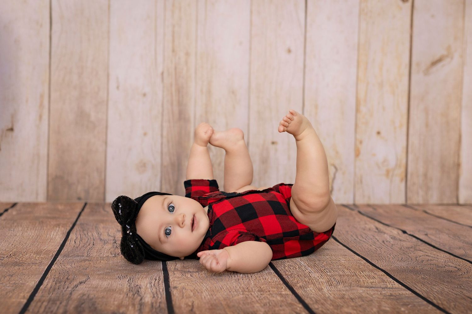 6 month milestone photos, baby photographer Watertown WI, lake country family photographer, Watertown WI photography studio