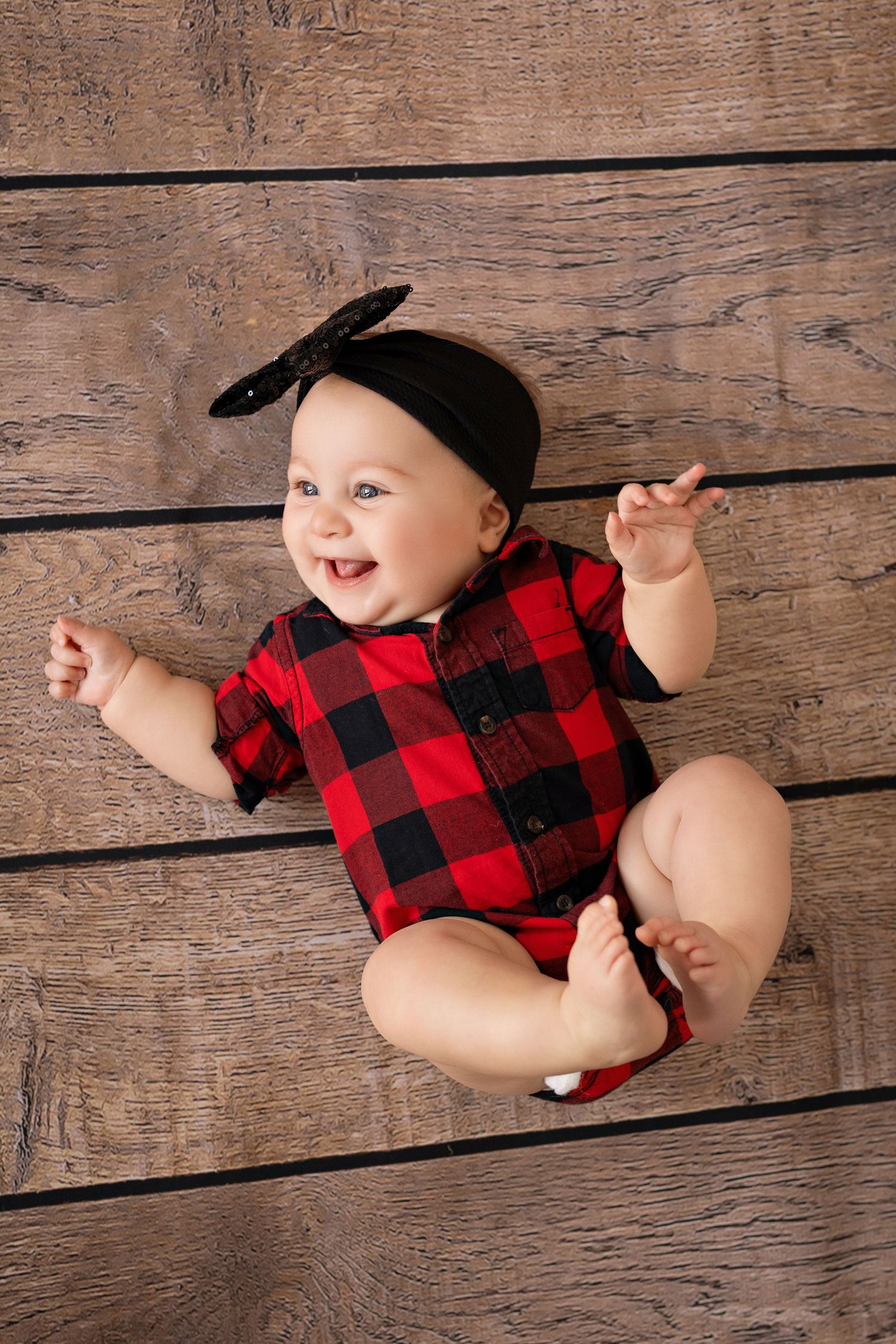 6 month milestone photos, baby photographer Watertown WI, lake country family photographer, Watertown WI photography studio