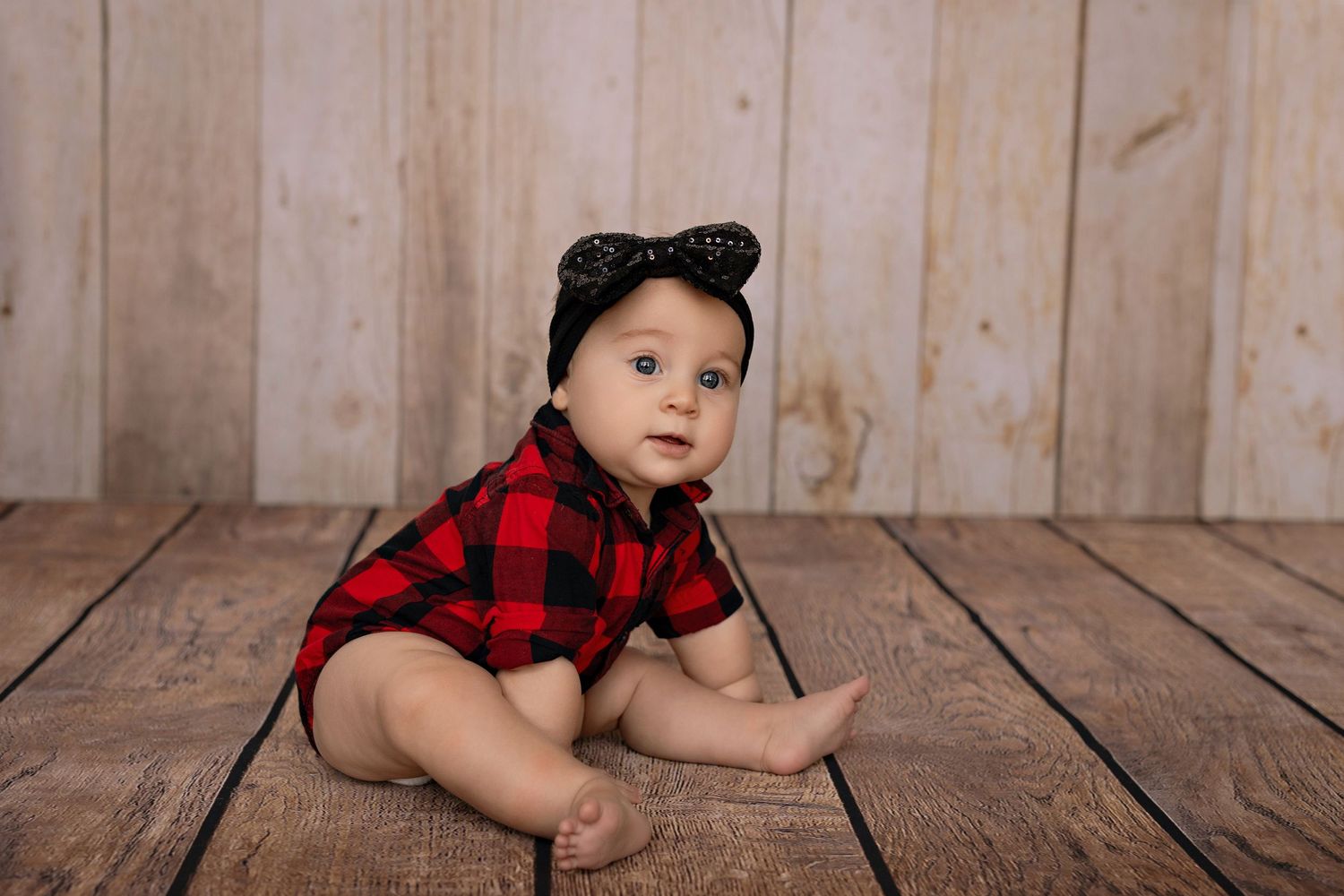 6 month milestone photos, baby photographer Watertown WI, lake country family photographer, Watertown WI photography studio