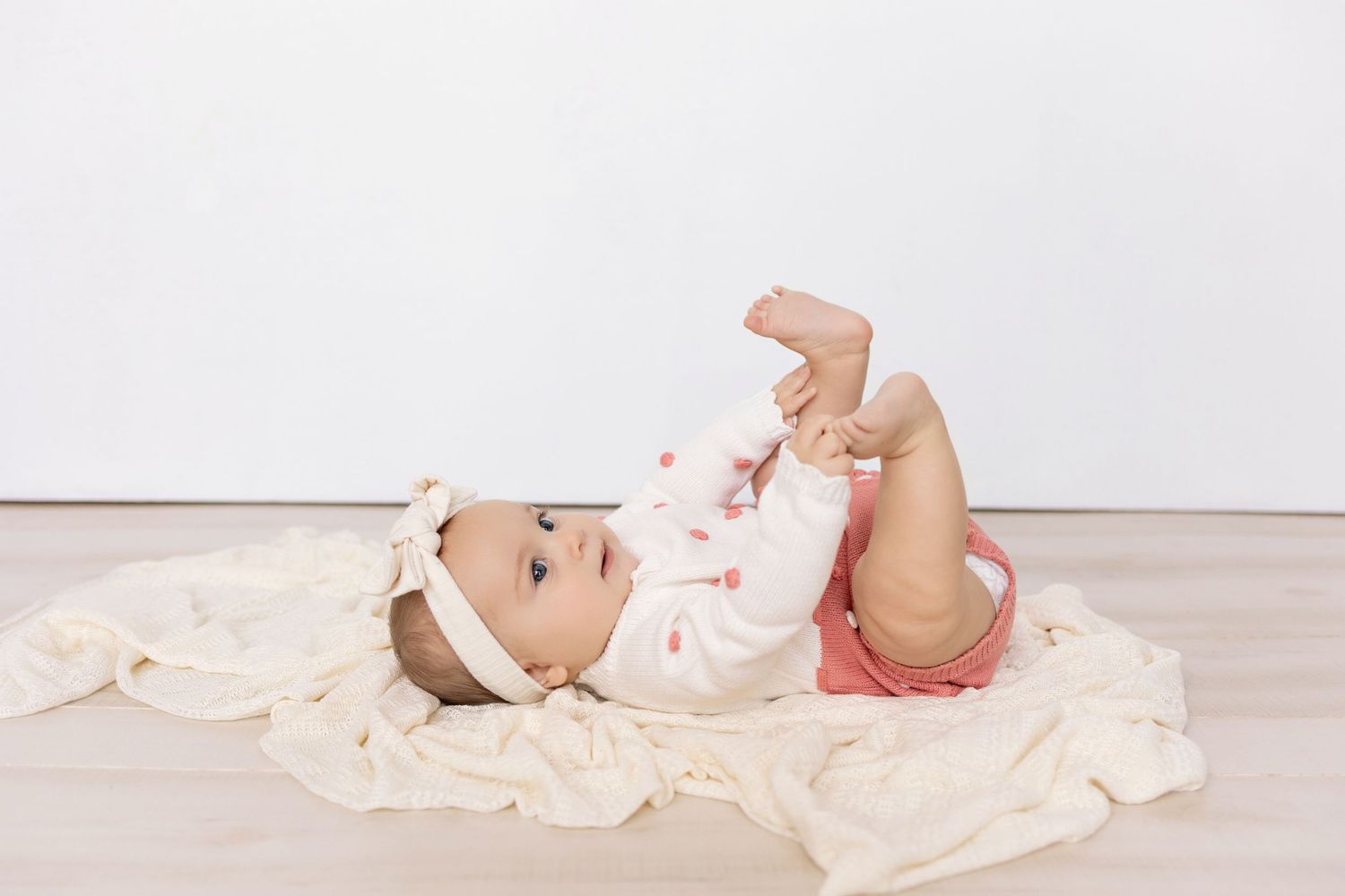 6 month milestone photos, baby photographer Watertown WI, lake country family photographer, Watertown WI photography studio