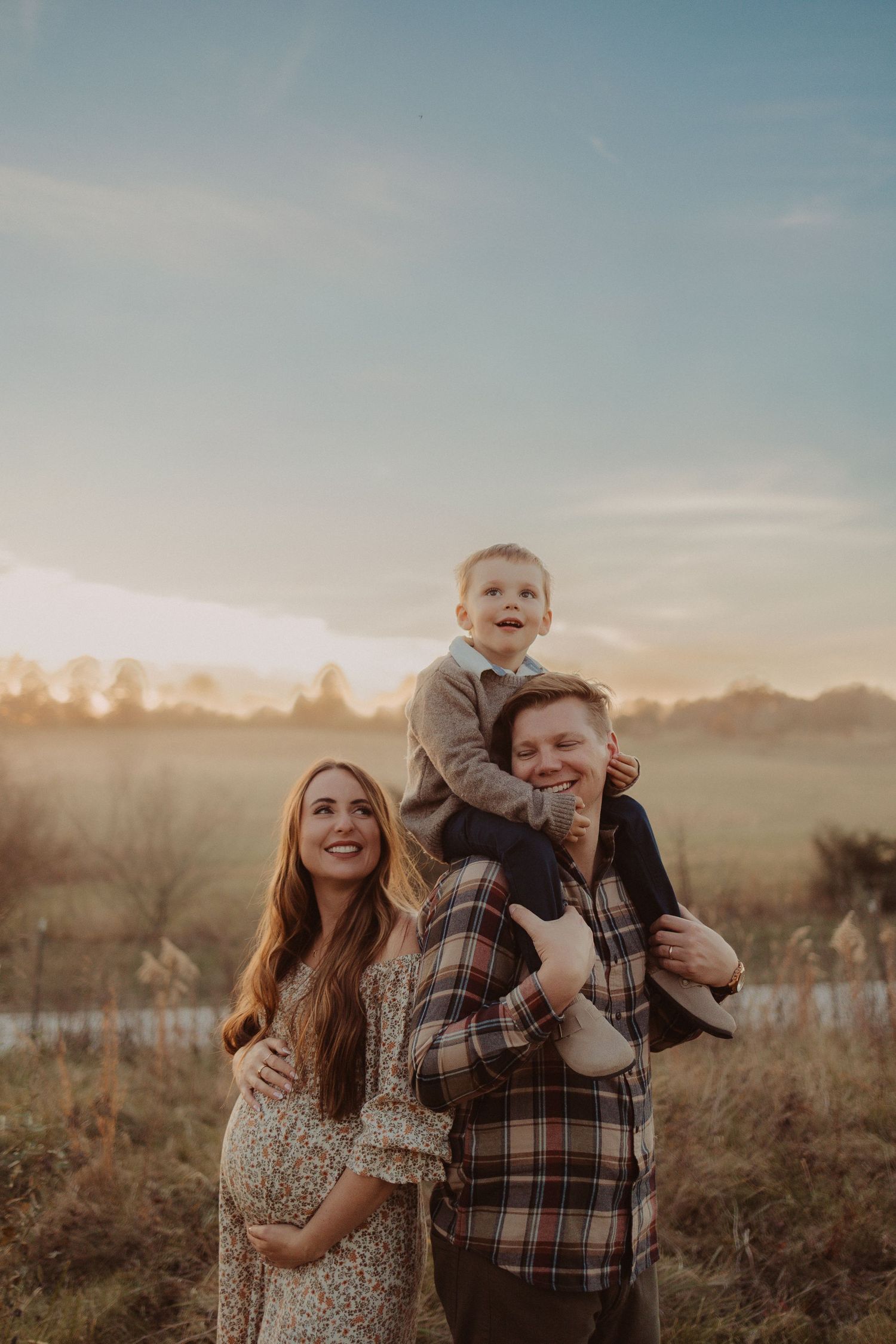 shoulder ride fun- maternity family photography