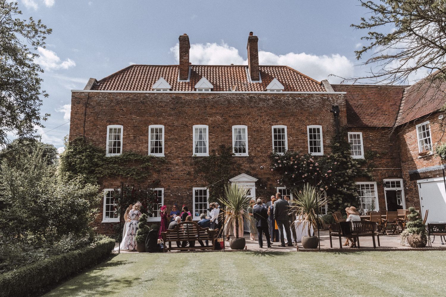 candid romantic atmospheric wedding photography by Rose and Rainbow Photography