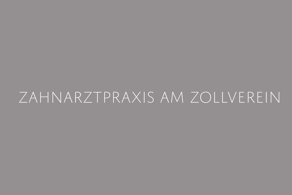 Moderne Schrift für die 'ZAHNARZTPRAXIS AM ZOLLVEREIN' weißer Text auf einem grauen Hintergrund.
