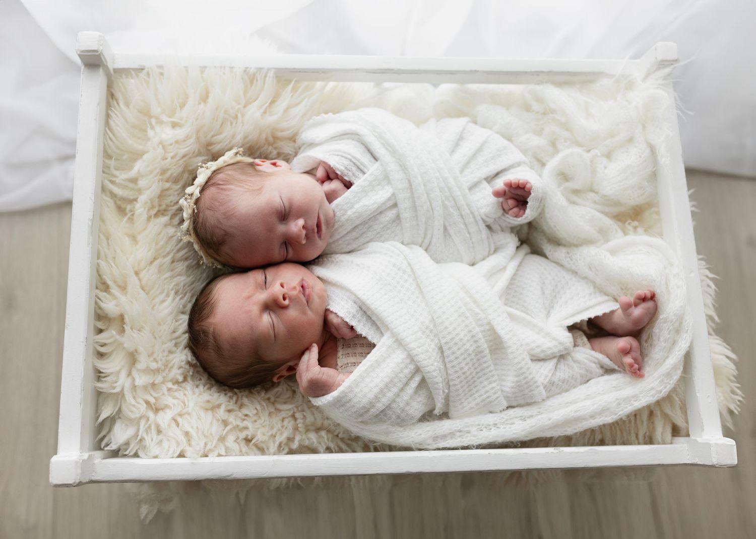 Newborn Photos for Janina's Photo session Cloverdale Family Photos Elizabeth Lang Photography. Studio. Twin newborn babies in a white crib.