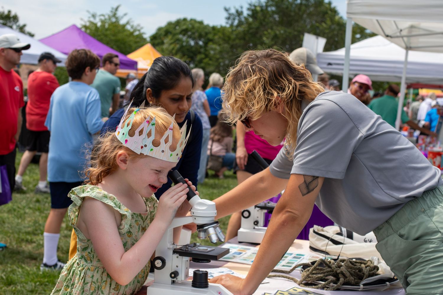 Kidchella Cincinnati family magazine event photos in Mason featuring girl looking into microscope, premium family lifestyle coverage
