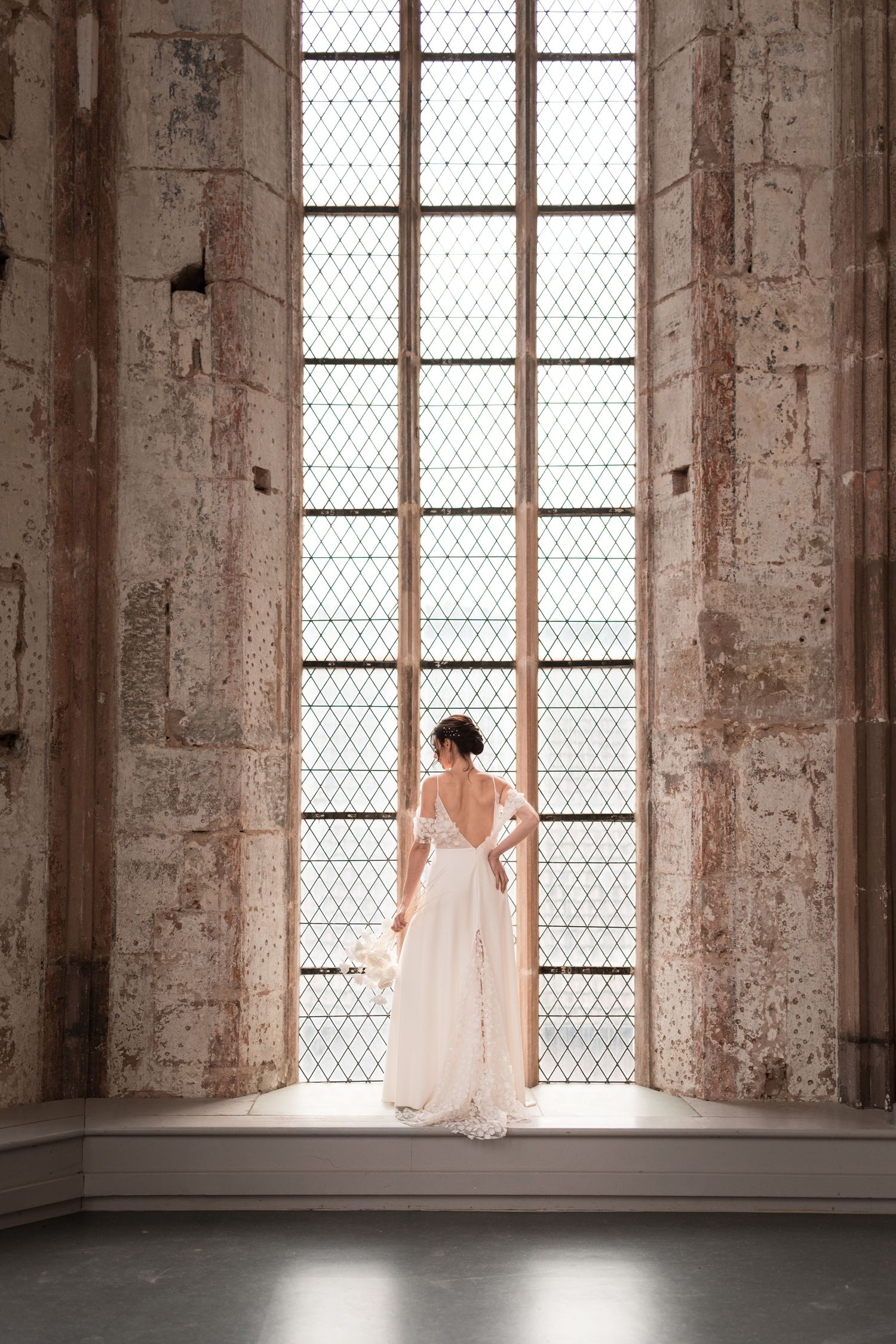 Photo de la robe de mariée en Alsace aux Dominicains de Haute-Alsace
