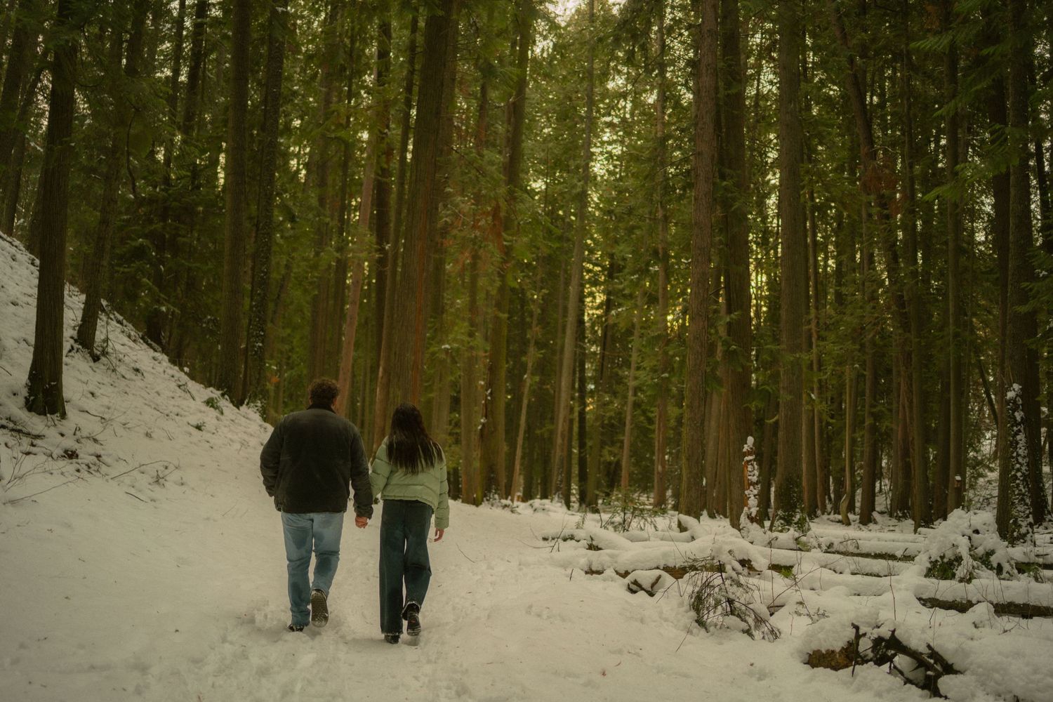 Snowy couples portrait session in Moscow, Idaho by Katelyn’s Kandids
