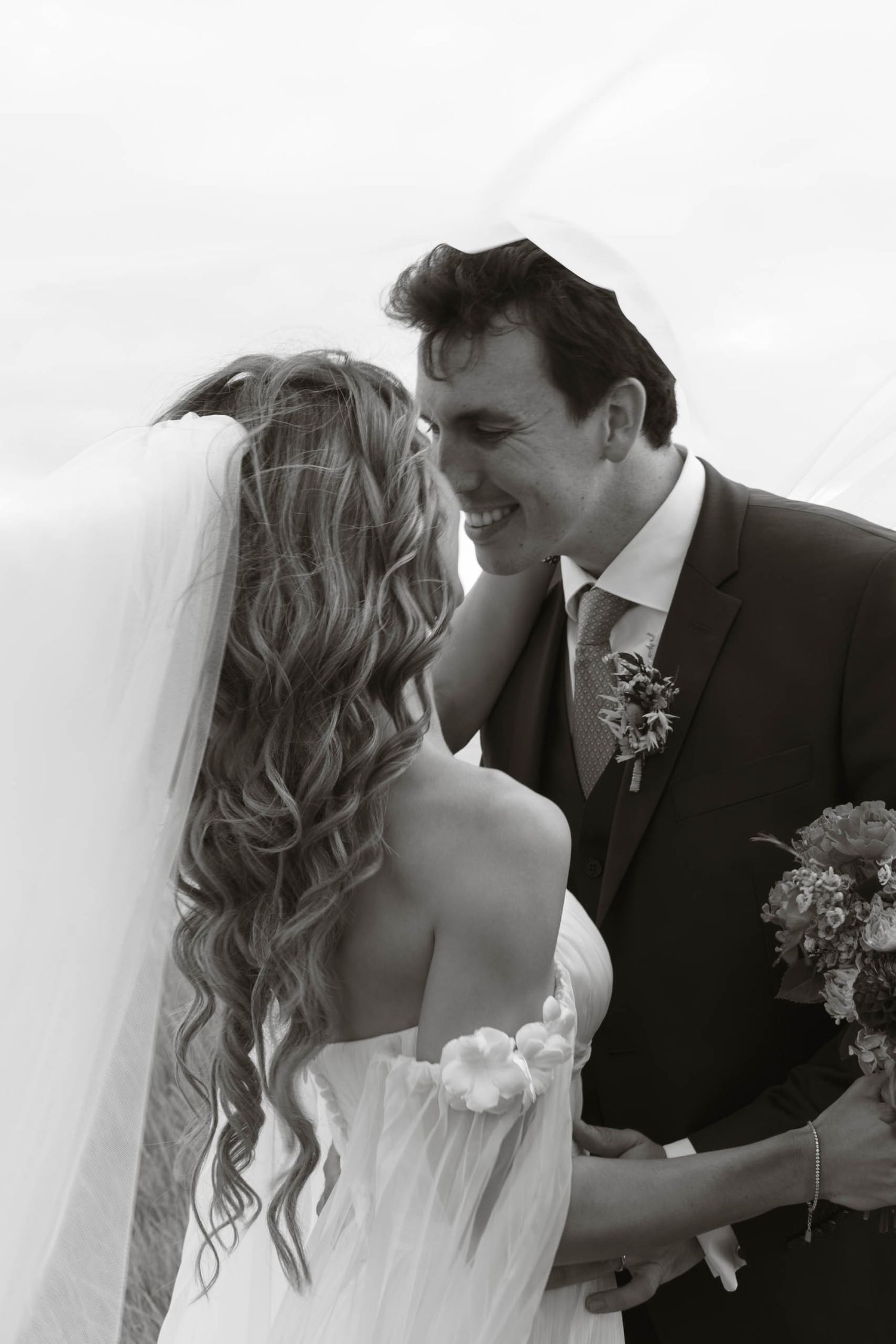 Mariage Intimiste à Pornic au coucher du soleil photographié par une photographe elopement en France