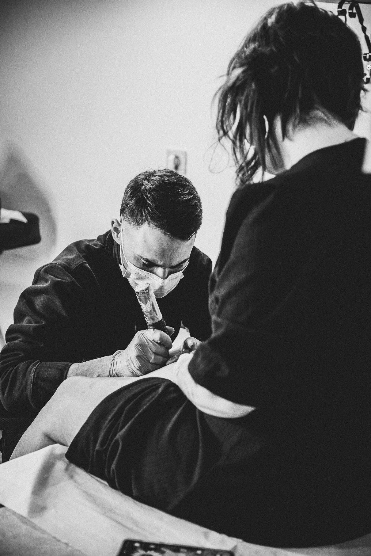 Reportage photo d'entreprise sur journée flash day , tatoueur, montrer son travail
Photographe Estelle Lureau