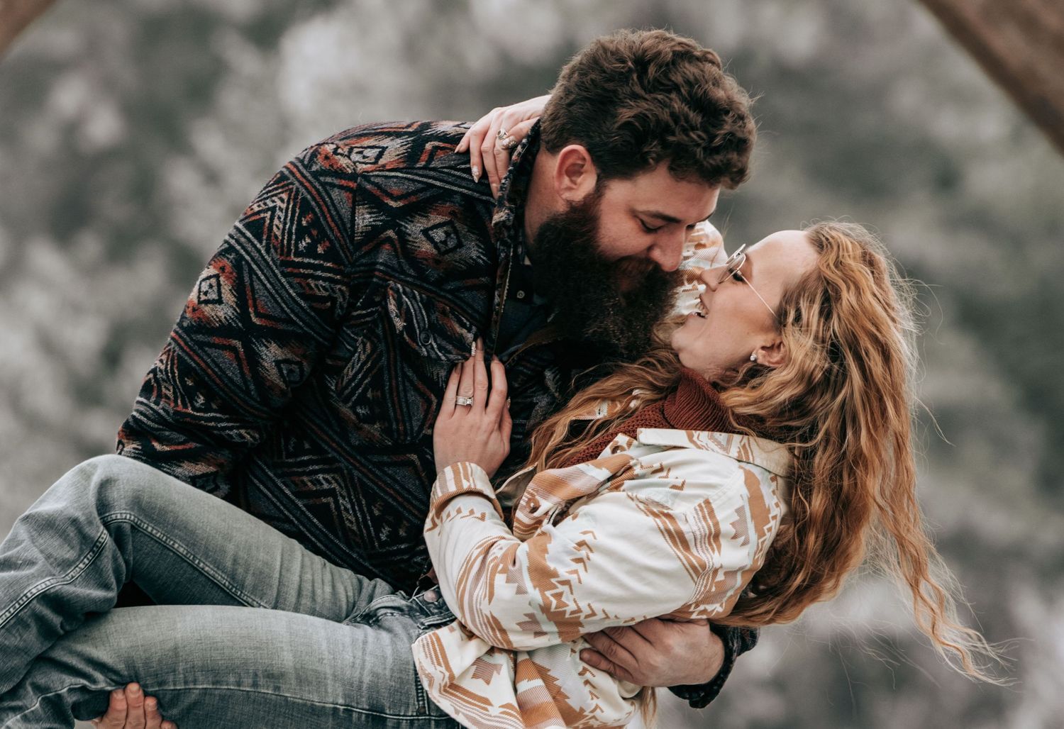 Cle Elum engagement photography man holding woman